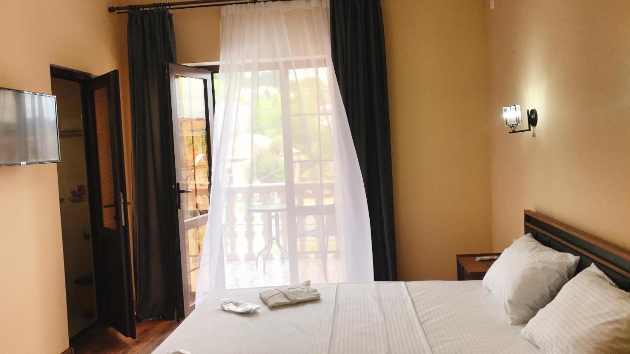 Hotel In Sukhum Soechoemi Buitenkant foto