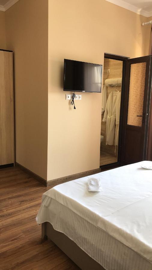 Hotel In Sukhum Soechoemi Buitenkant foto