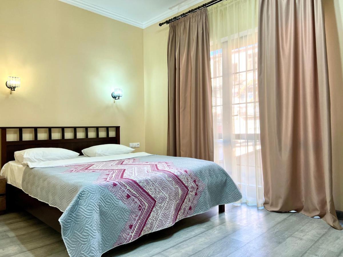 Hotel In Sukhum Soechoemi Buitenkant foto
