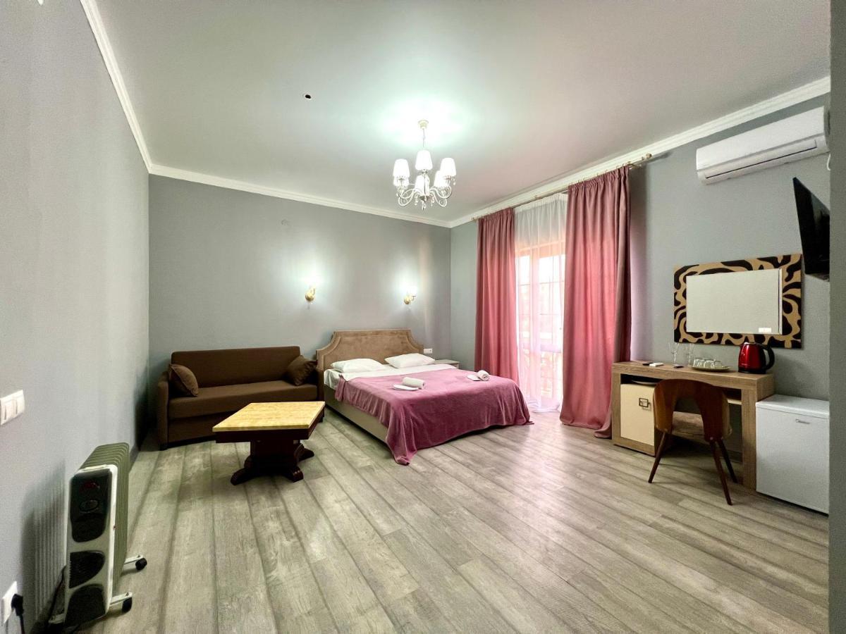Hotel In Sukhum Soechoemi Buitenkant foto