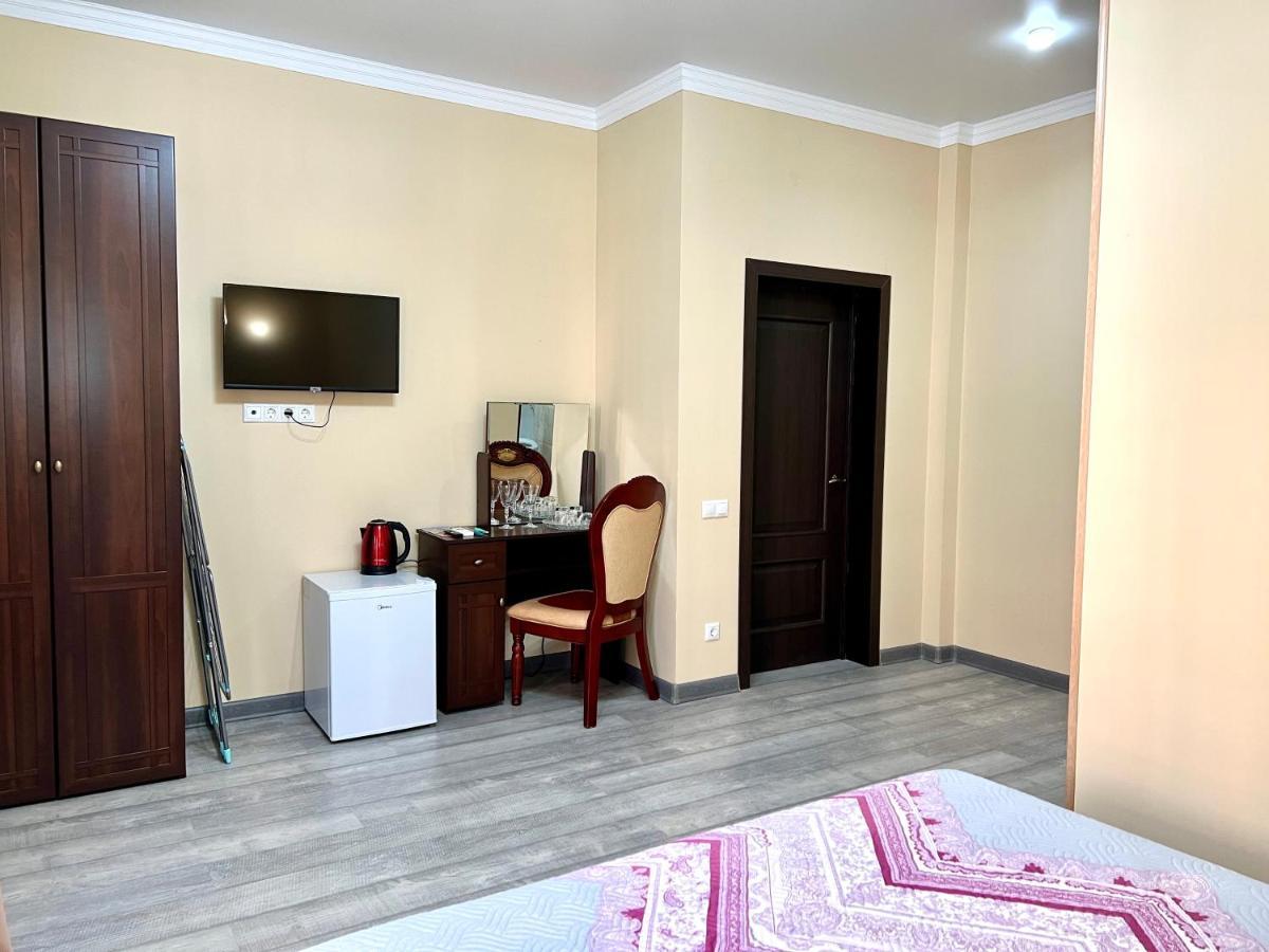 Hotel In Sukhum Soechoemi Buitenkant foto