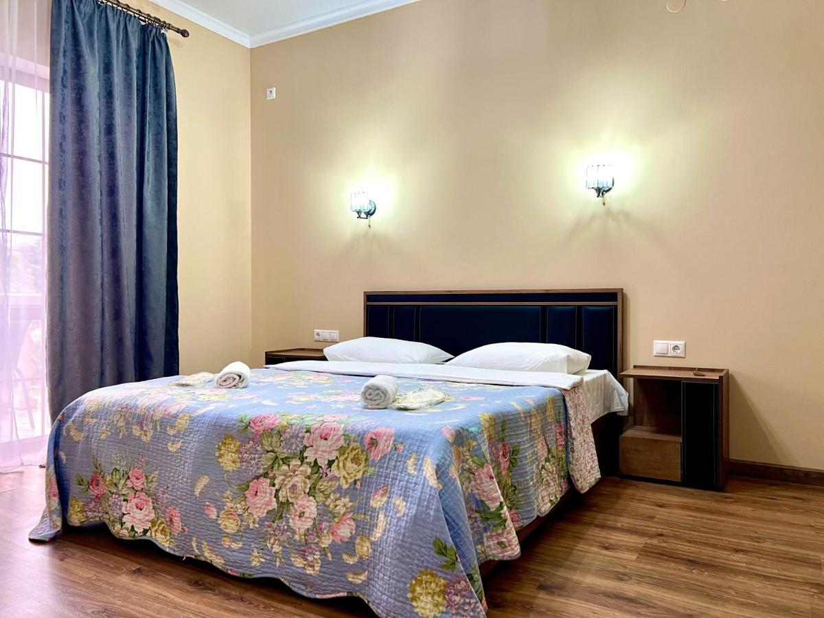 Hotel In Sukhum Soechoemi Buitenkant foto