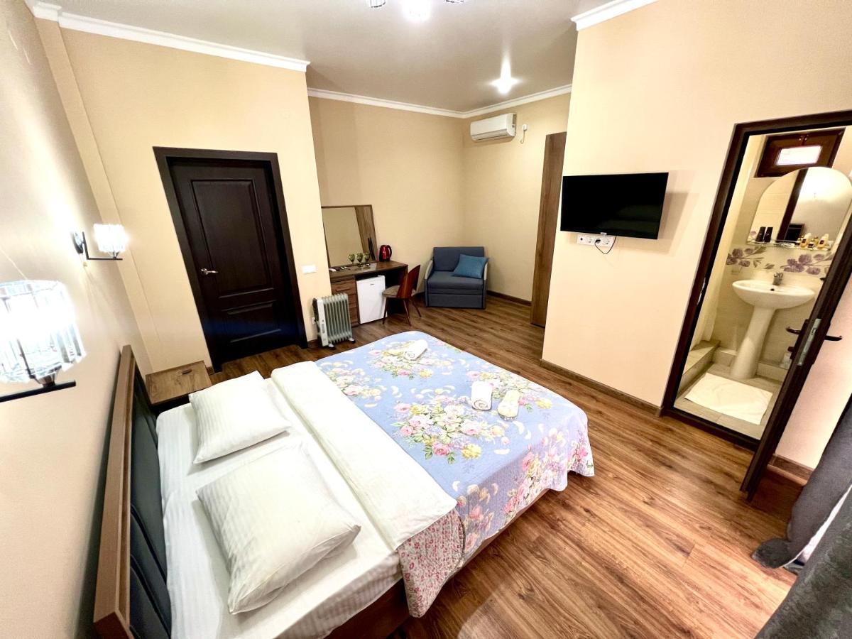 Hotel In Sukhum Soechoemi Buitenkant foto